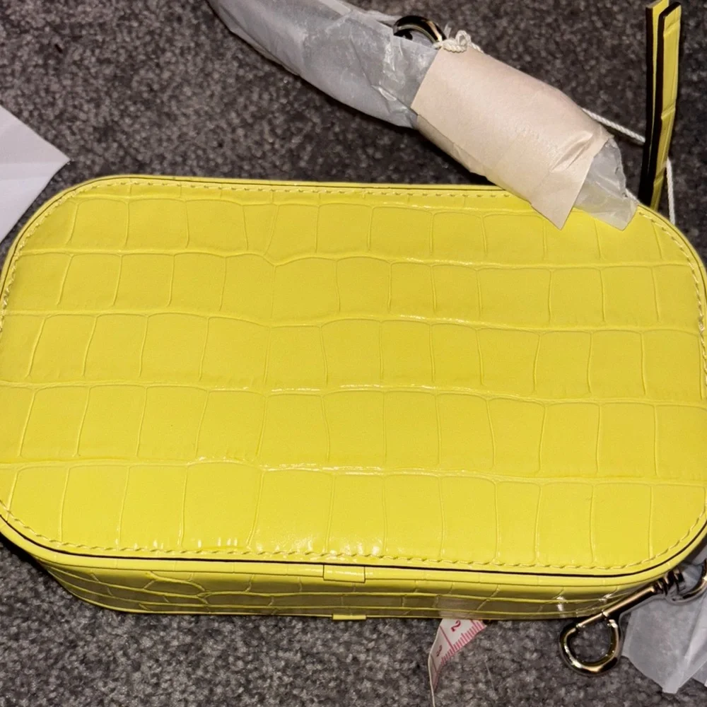 Tory Burch Yellow Crossbody Camera Bag with Gold Hardware - Picture 3 of 7